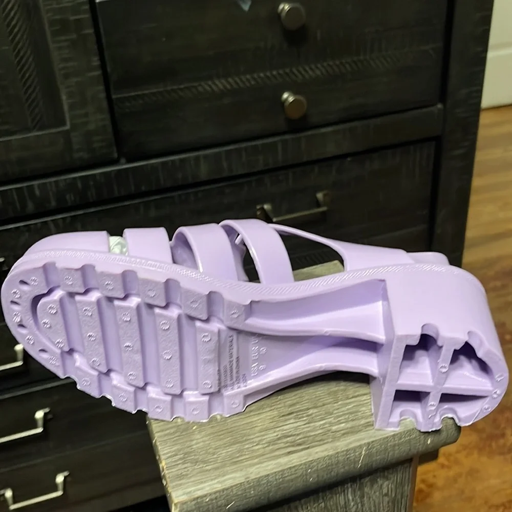Sandals - Picture 2 of 3